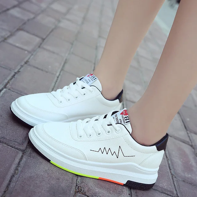 
Оптовая продажа, новые модные кроссовки на толстой подошве для студентов, спортивная обувь для отдыха, маленькая белая обувь 