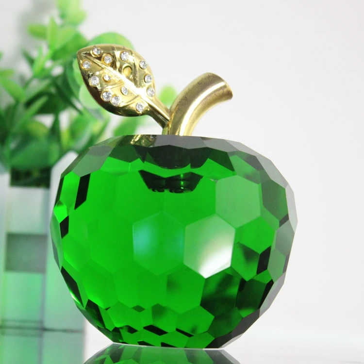 Хрустальное яблоко купить. Хрустальное яблоко. Стеклянные фрукты. Яблоко из зеленого камня. Зеленое стеклянное яблоко.