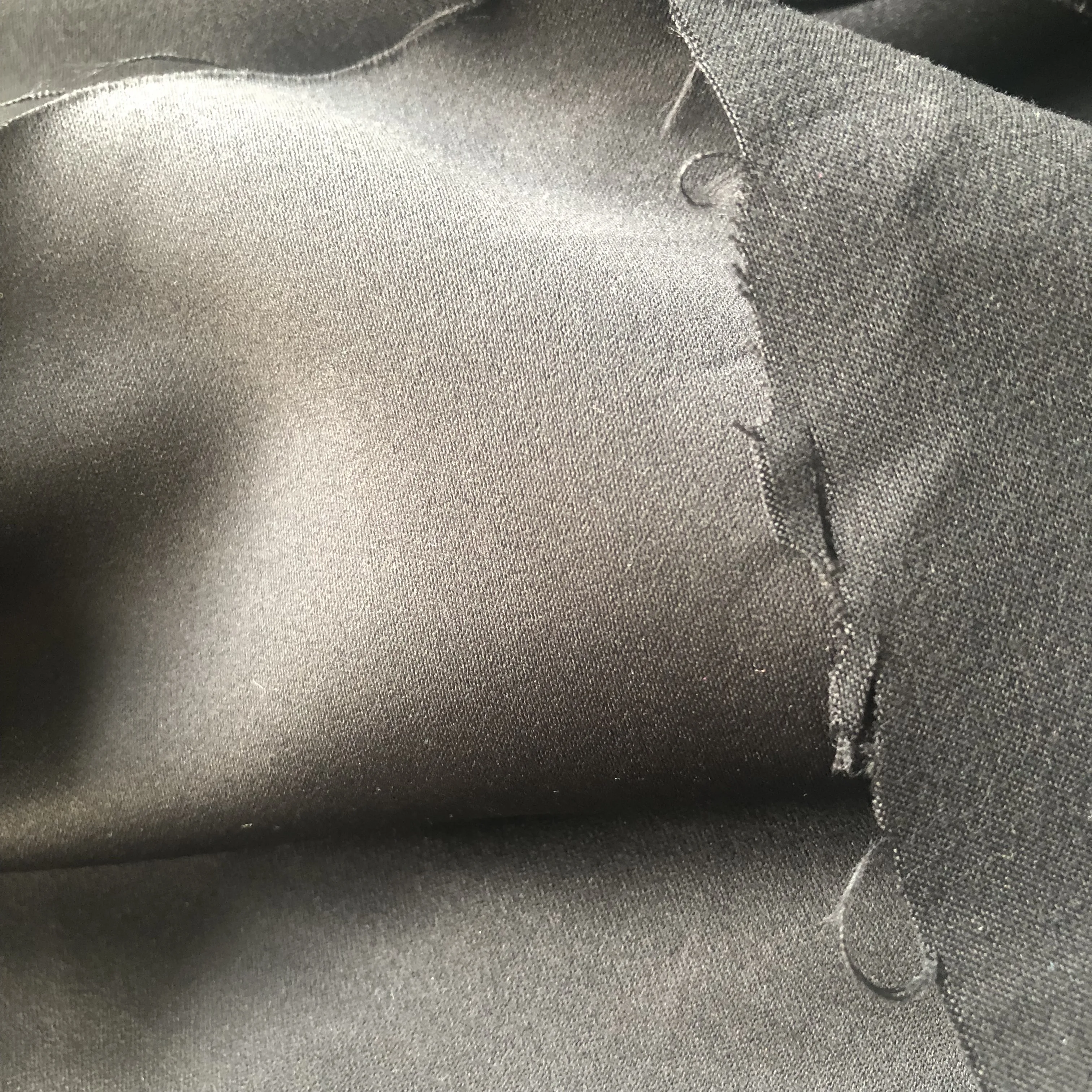 Grosir 100% poliester satin menenun kulit persik mikrofiber untuk celana pendek