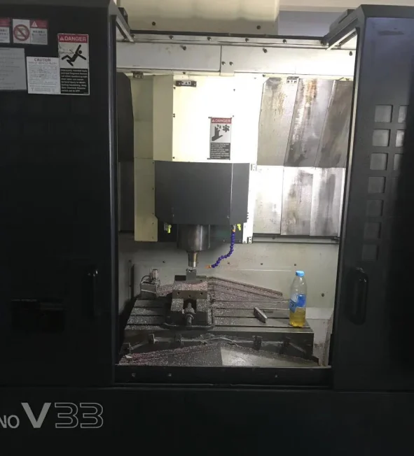 High Precision Japan Makino V33 Used Cnc Vertical Machining Center