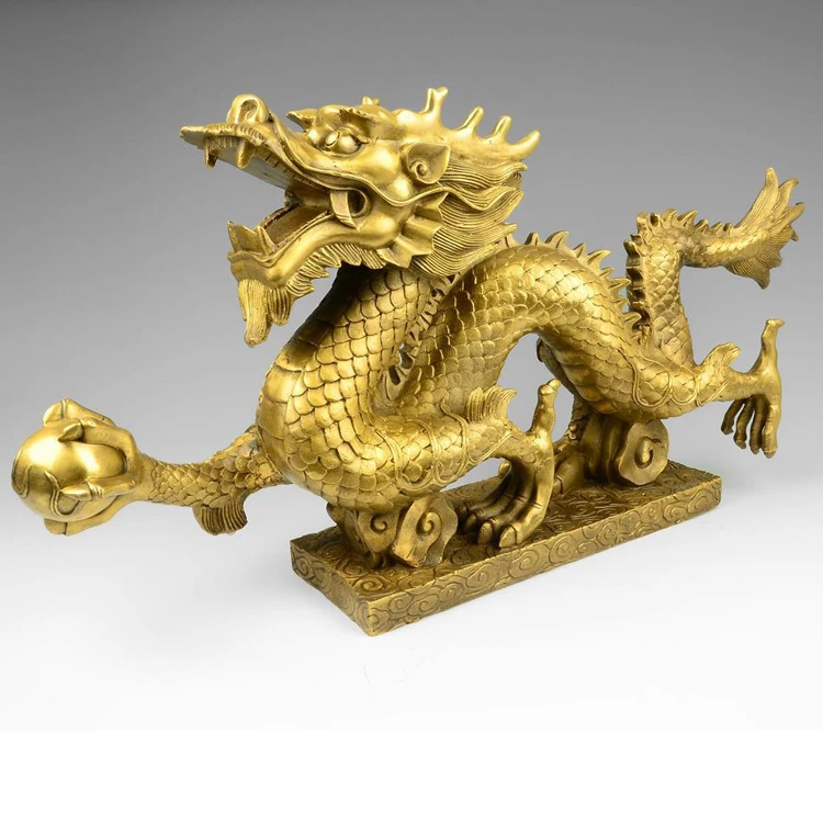 Đến với tượng rồng đồng đúc Trung Quốc, bạn sẽ được chiêm ngưỡng một tác phẩm nghệ thuật tinh xảo, đầy uy lực và may mắn. Hình ảnh tượng rồng được khắc hoạ đến từng chi tiết, tôn lên vẻ đẹp mãn nhãn của thần thú hoành tráng này.