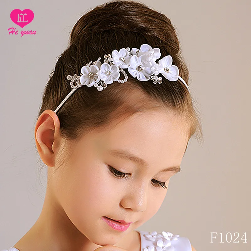 Свадебная повязка на голову из органзы с цветами и жемчугом