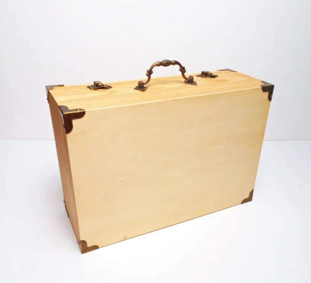 Деревянный чемоданчик