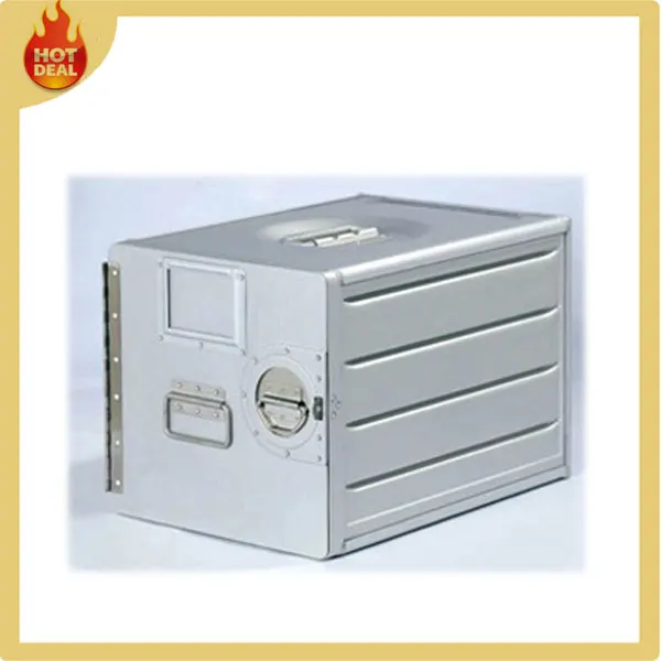 Самолет на борту авиакомпания алюминия