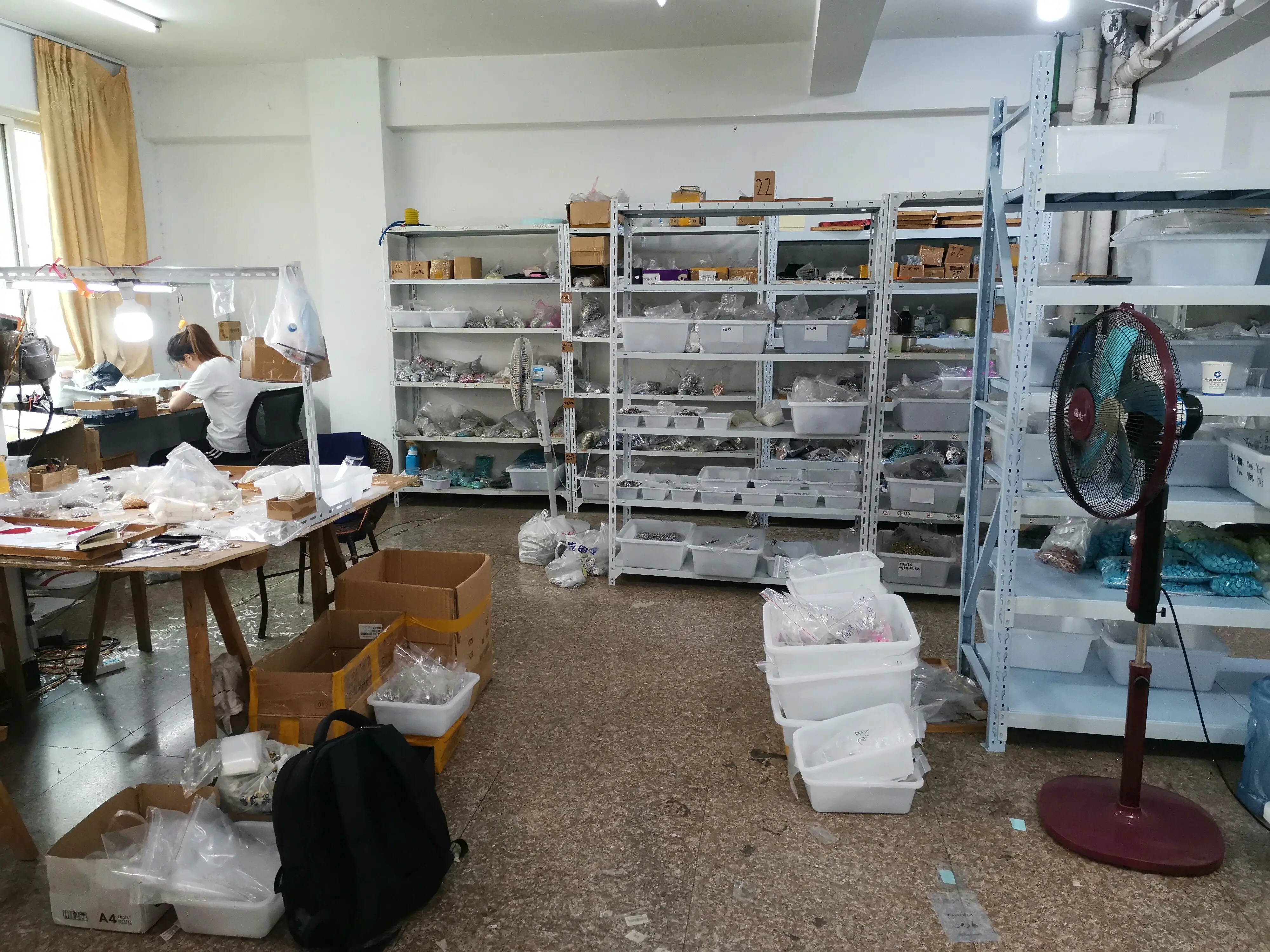 Yiwu Fanpei Jewelry Factory 1