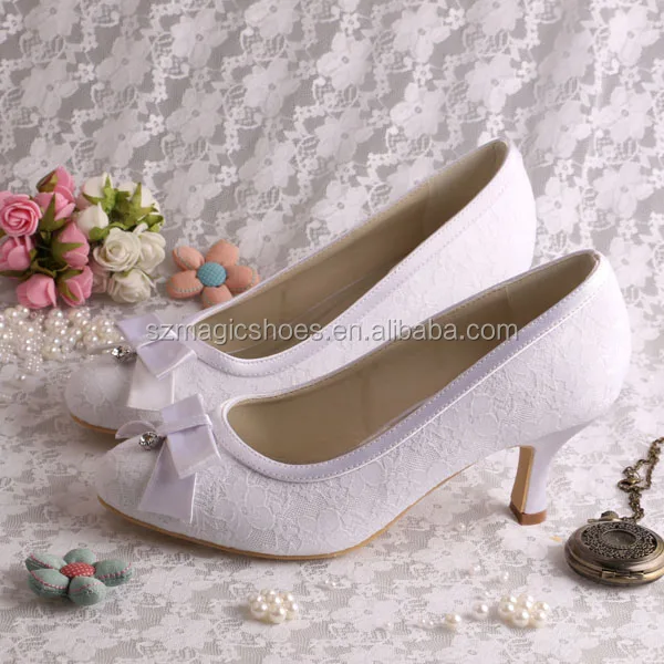 Fotos de zapatos blancos para fiesta de Año Nuevo - Paperblog | Zapatos  blancos, Zapatos de tacon blancos, Zapatos de novia comodos