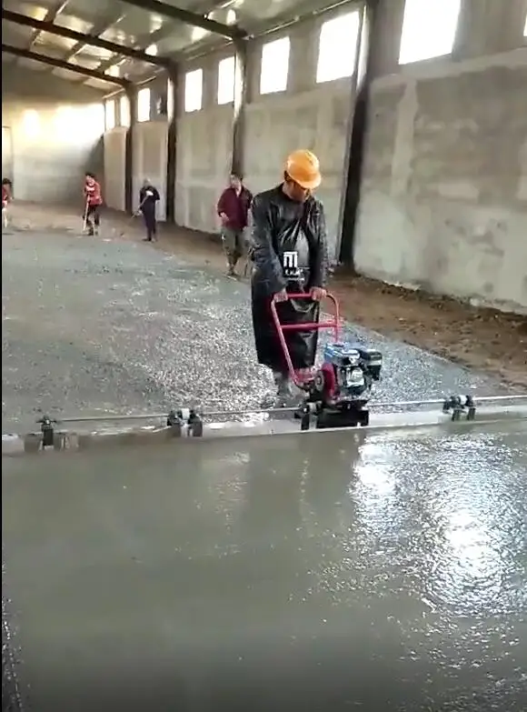 生コン均し機 振動仕上げガソリン式床均し機コンクリートパワースクリード（ホンダ