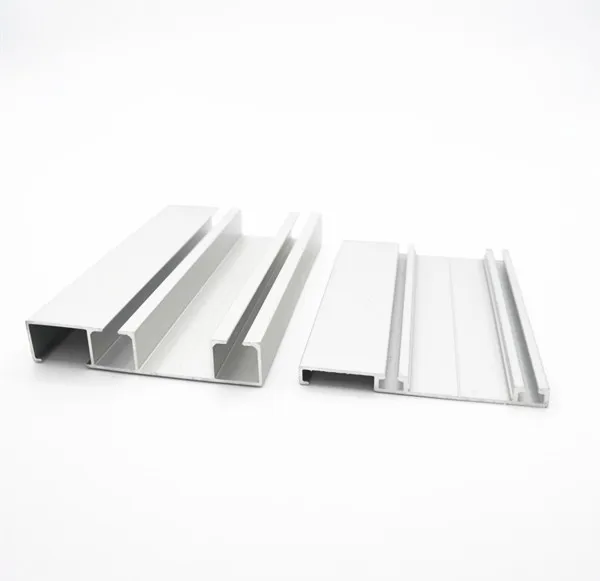 Métal Largeur mm: 100 Longueur mm: 900 Tôle aluminium avec rainures en forme de larmes de 2,5 x 4 mm Dimensions de tôle jusqua 1000 x 1000 mm 
