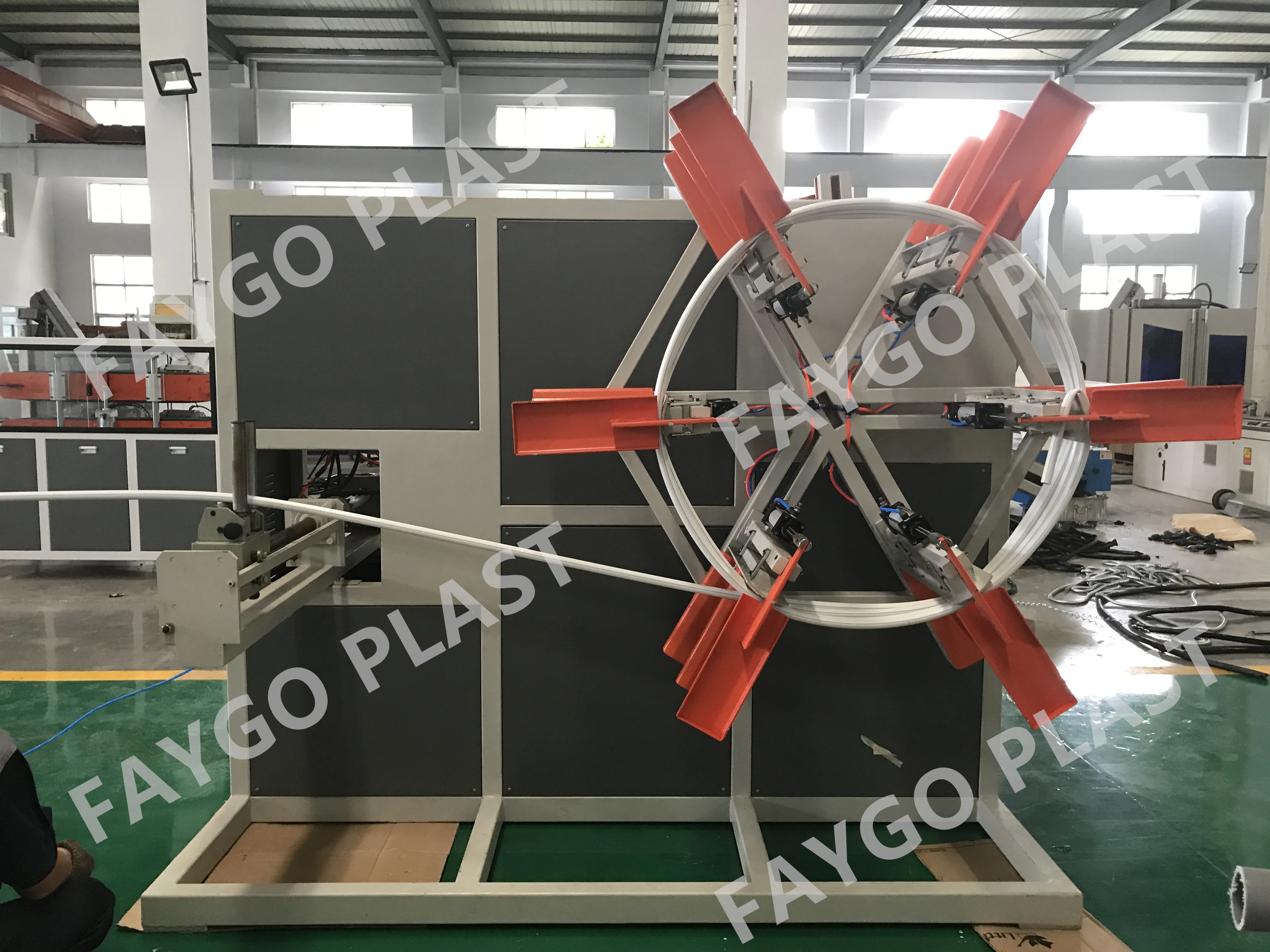 PP PE PVC pipe making machine price/Plastic flexible pipe extruder production line