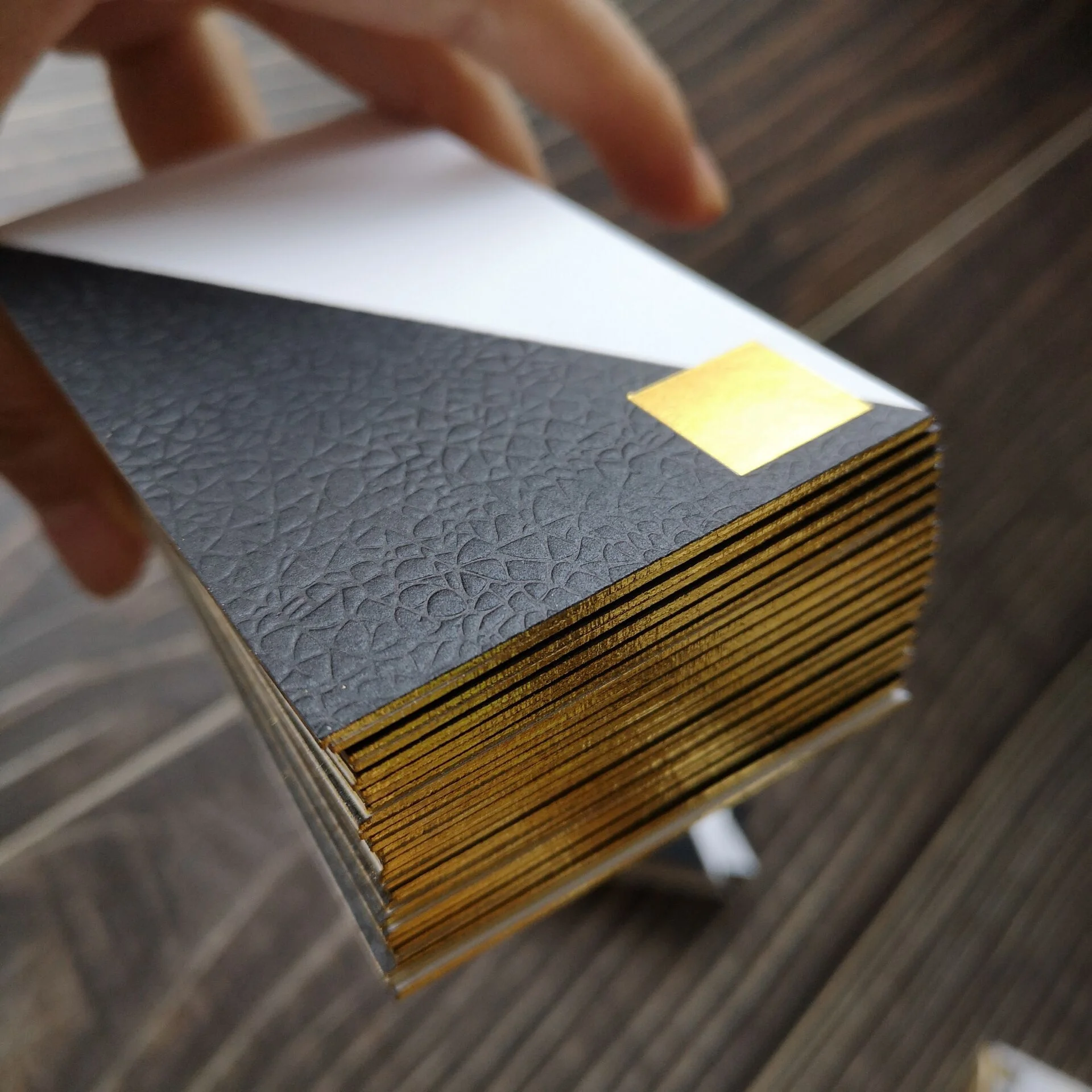 Пользовательские размер роскошные печати золотой фольги черный визитная карточка