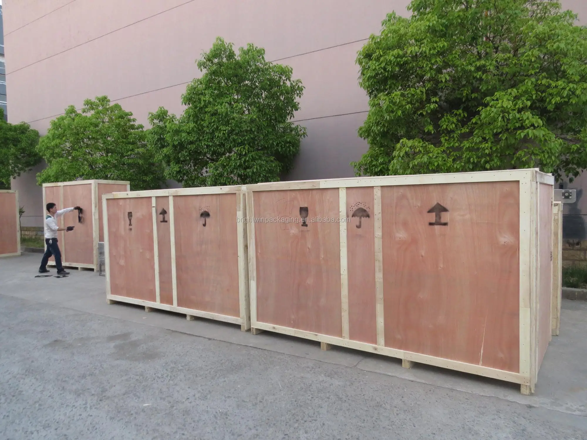 Brightwin Automatic Servo Motor Lube Car Oil Filling Capping Labeling