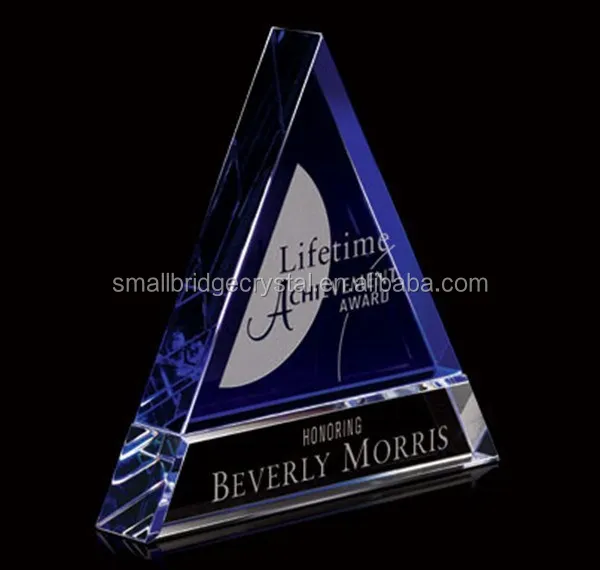 New design company souvenirs triangle crystal trophy