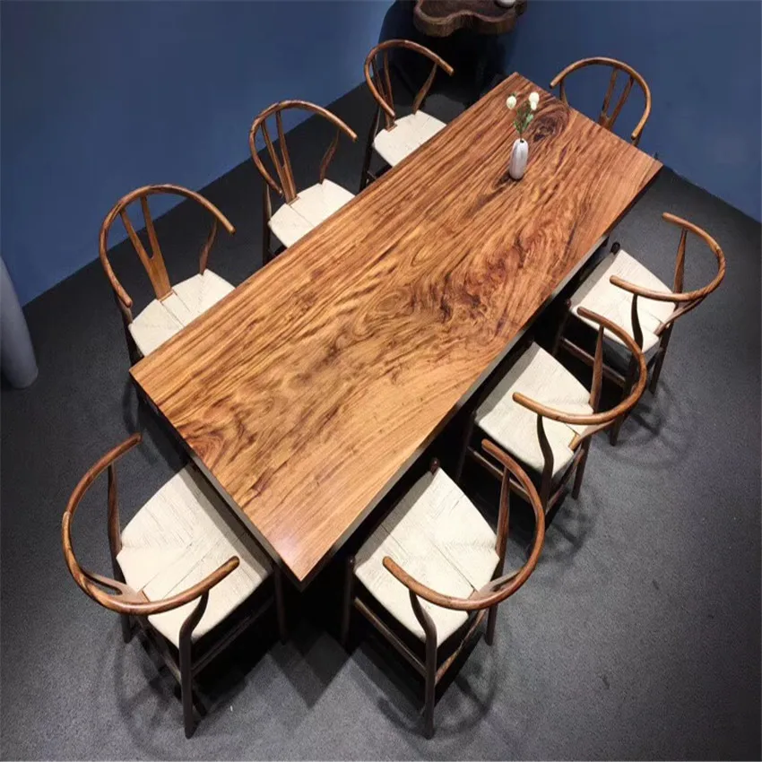 Кофейный столик из массива ореха