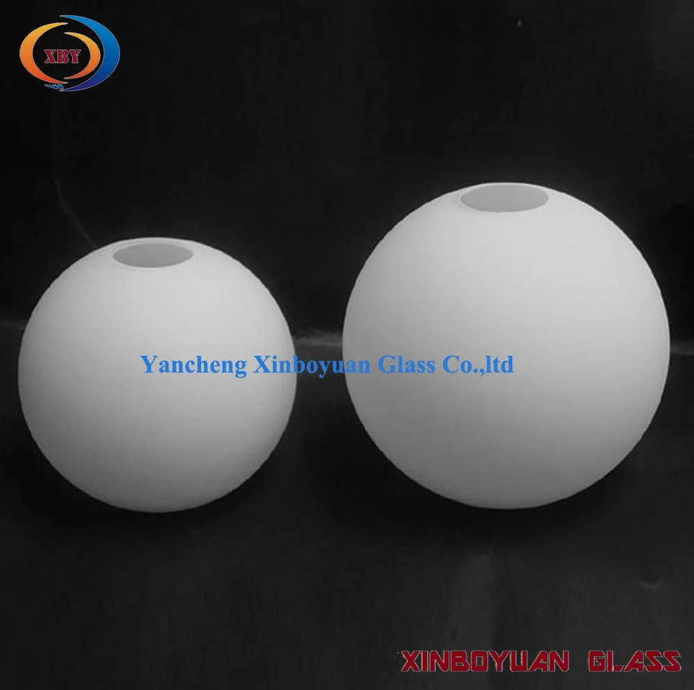 
Матовая молочно-белая стеклянная круглая лампа с опалом 