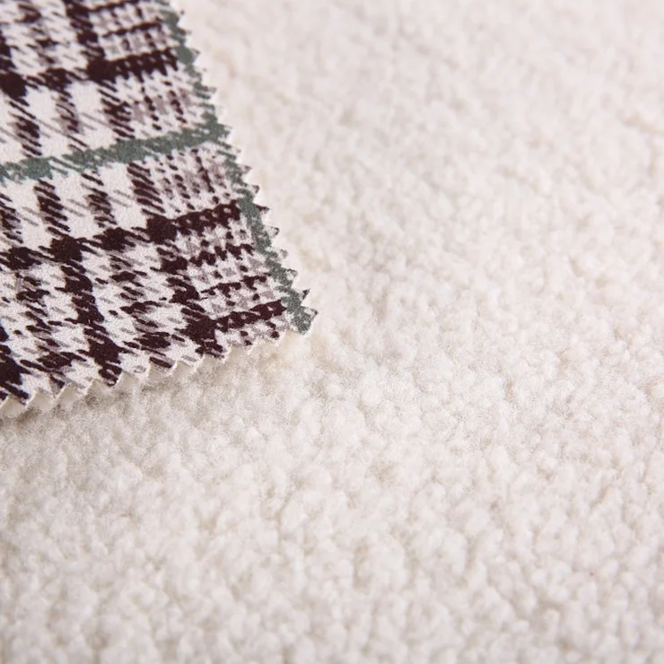 Отличное качество, плотная микрозамшевая ткань из шерпы с флисовым принтом