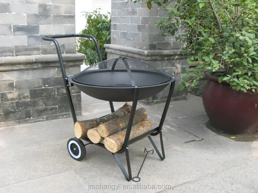 
Садовая тележка из черного металла с колесами 