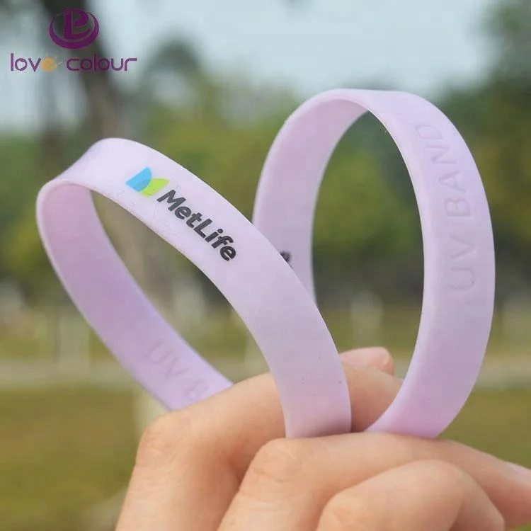 カスタムUVカラーチェンジシリコンリストバンドラバーバンド
