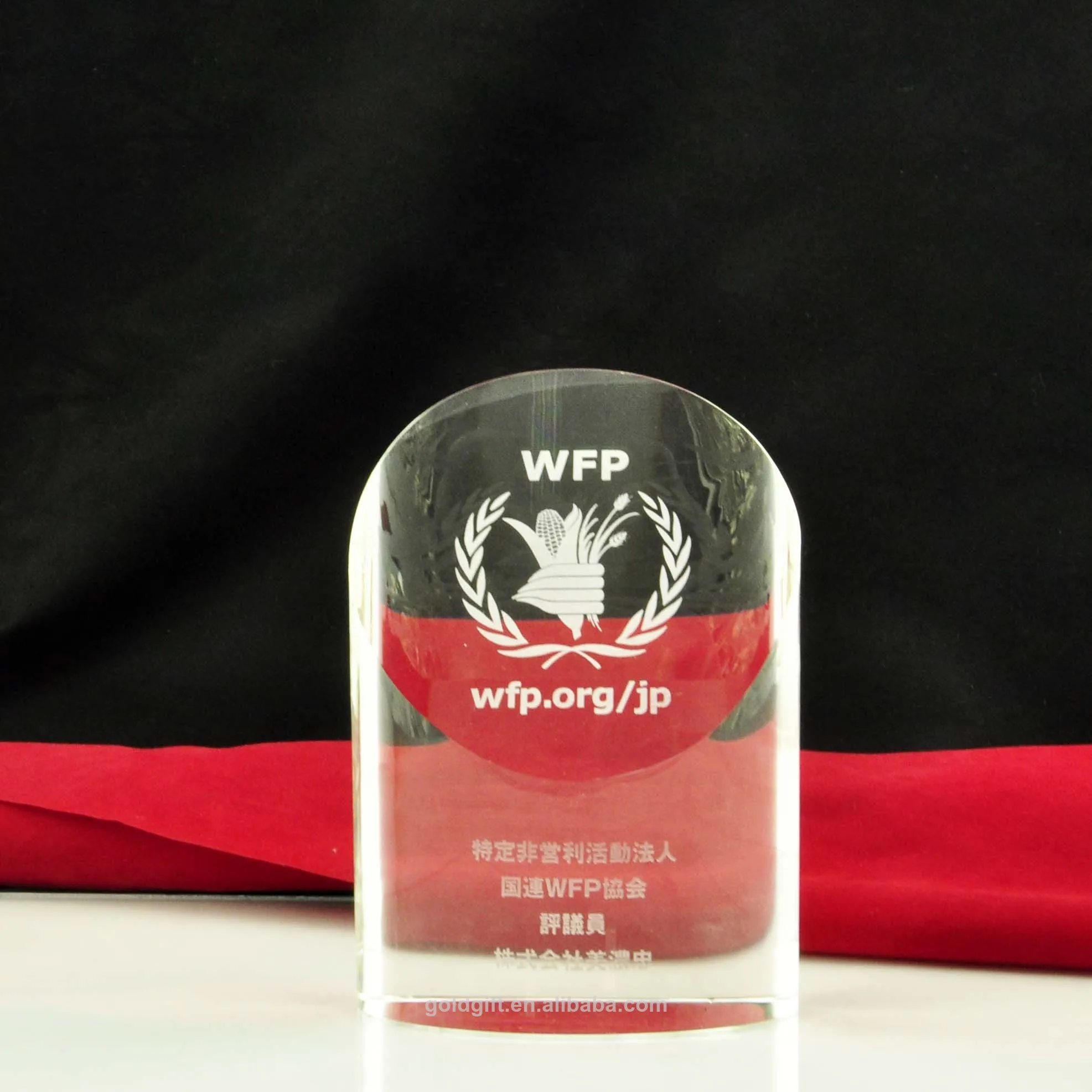 oval-shaped crystal column trophy stand trophy