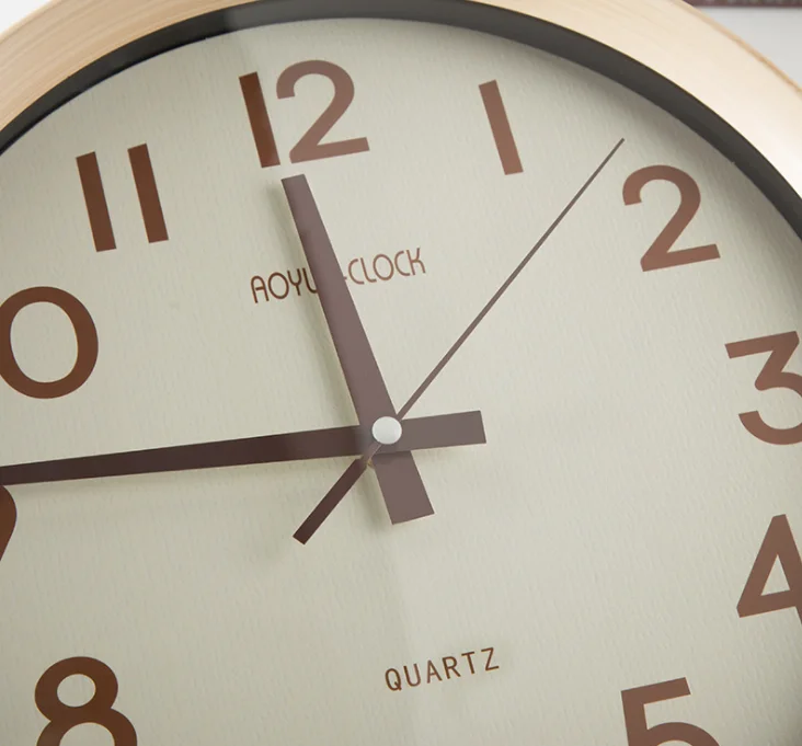 New Design Simple Style Wall Clock Home Goods Wall Clock Decoration and Wooden Round Shape Wall Clock for Living Room