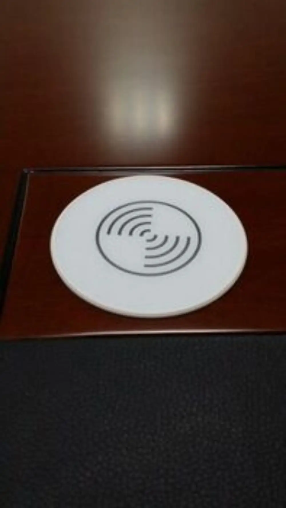 Универсальное настольное зарядное устройство 10 Вт встроенное Беспроводное для