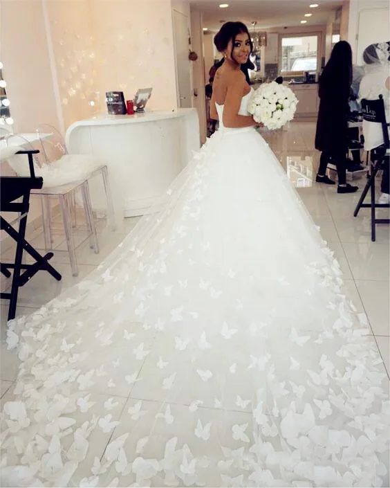 Brand  Gorgeous Custom Ma Wedding Dress Sweetheart Tulle Cathedral Train Bridal Dress 3D Floral Appliques Butterfly Bridal Gown
