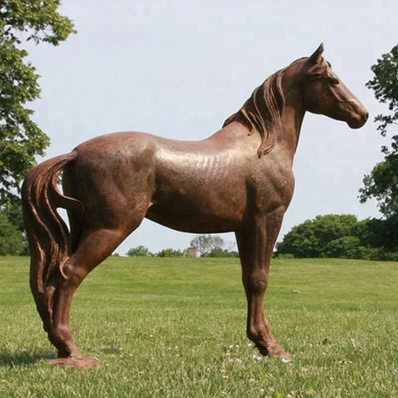 Телосложение лошади 5 букв. Скульптура лошади. Бронзовый конь. Статуя коня. Бронзовая лошадь.