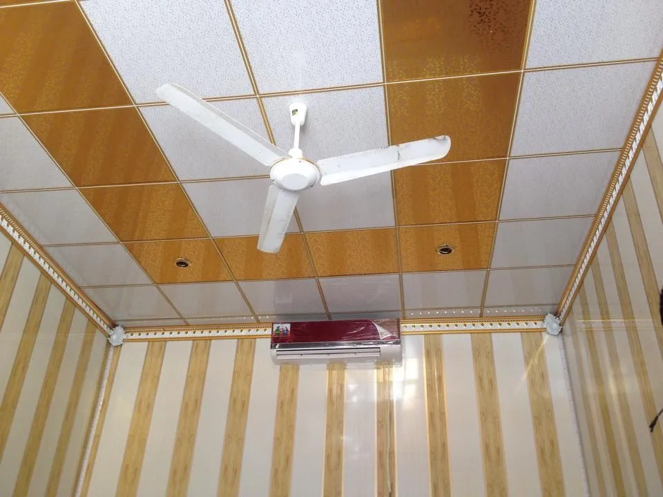 Потолок из пвх панелей на кухне фото