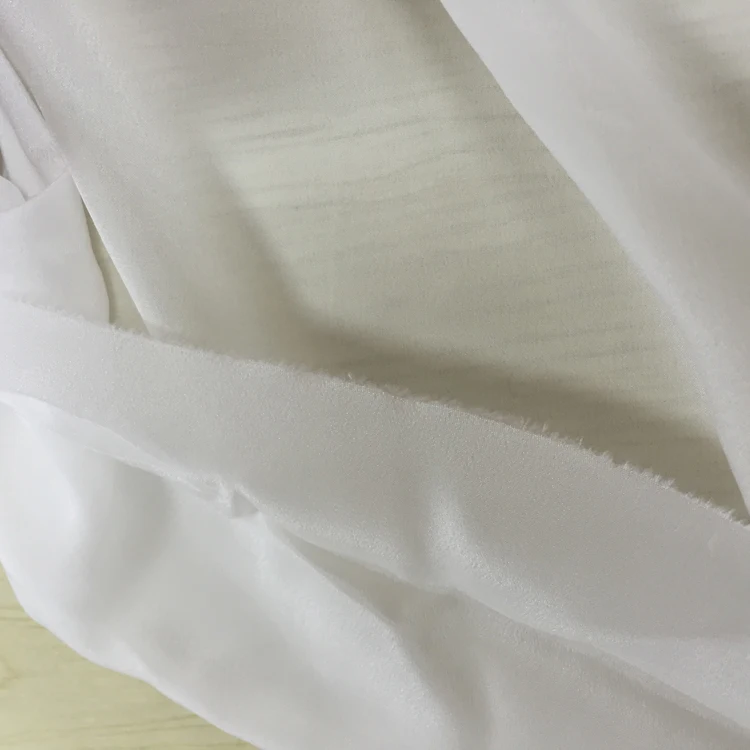 Écharpe élégante En Soie 100% - Blanc Ivoire Quadrillé - Marque Uomo Di Classe - Neuf Avec étiquettes - Fabriquée En Italie