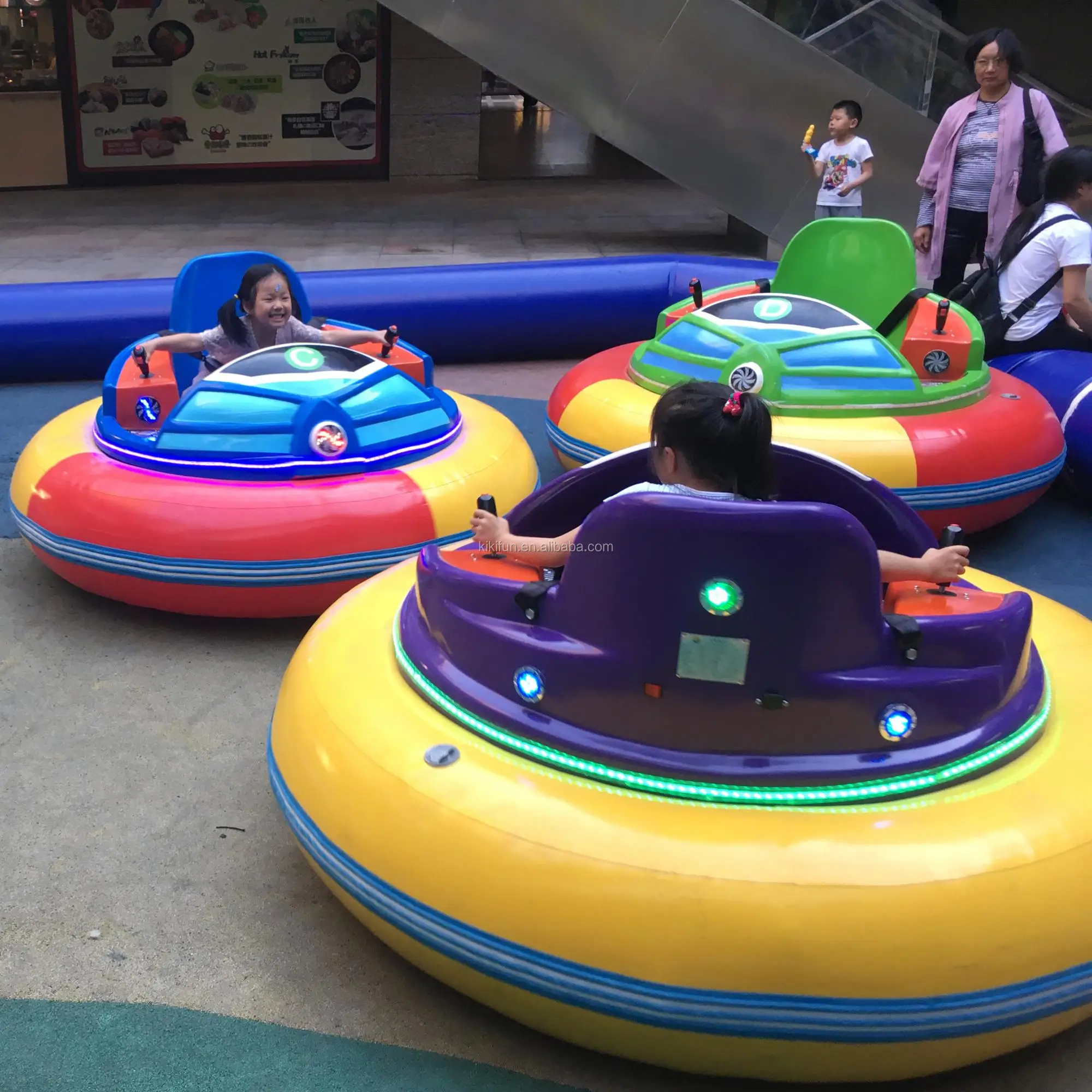 Низкая цена парковый аттракцион на льду 24V с батарейным питанием бампер автомобиля для продажи новые функции, 2-Местный Электрический двигатель бампер автомобили для детей