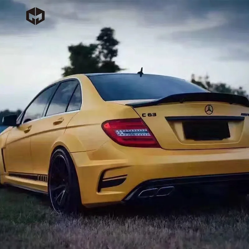 Mercedes Benz c63 черно Золотая