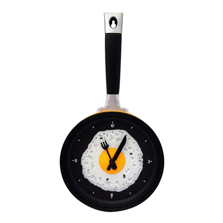 面白いポーチドエッグのフライパン型プラスチック壁掛け時計卸売
