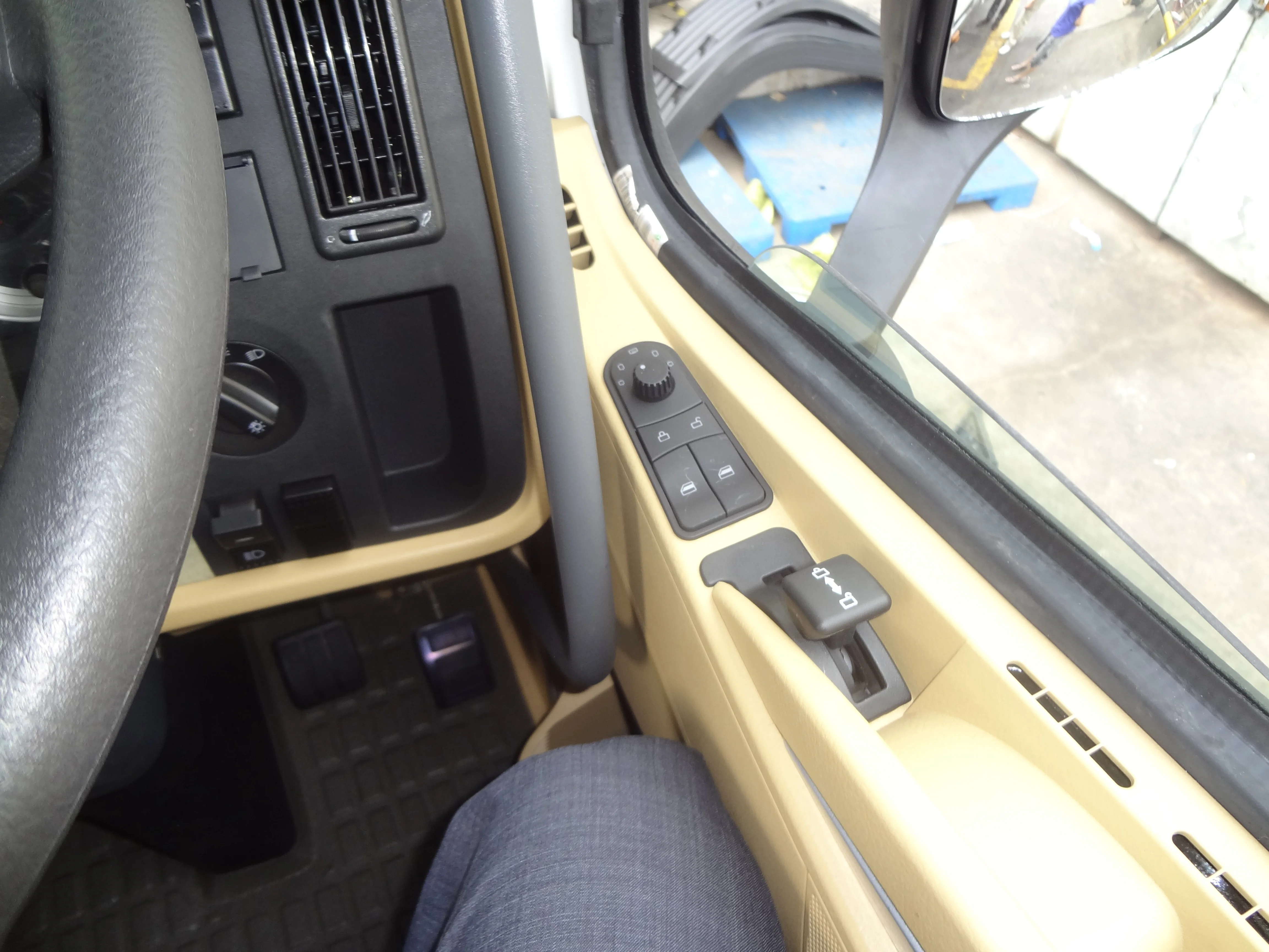 Цена по прейскуранту завода HOWO A7 задняя загрузка сжатого грузовика мусоровоз сборщик для мусора на продажу