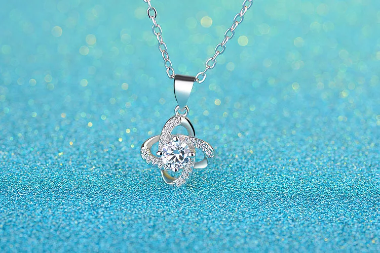 Hot Sale Women's Four Leaf Clover Necklace Silver Plating Lucky Bamboo Chain Zircon Main Alloy New Design Pendants Anniversary