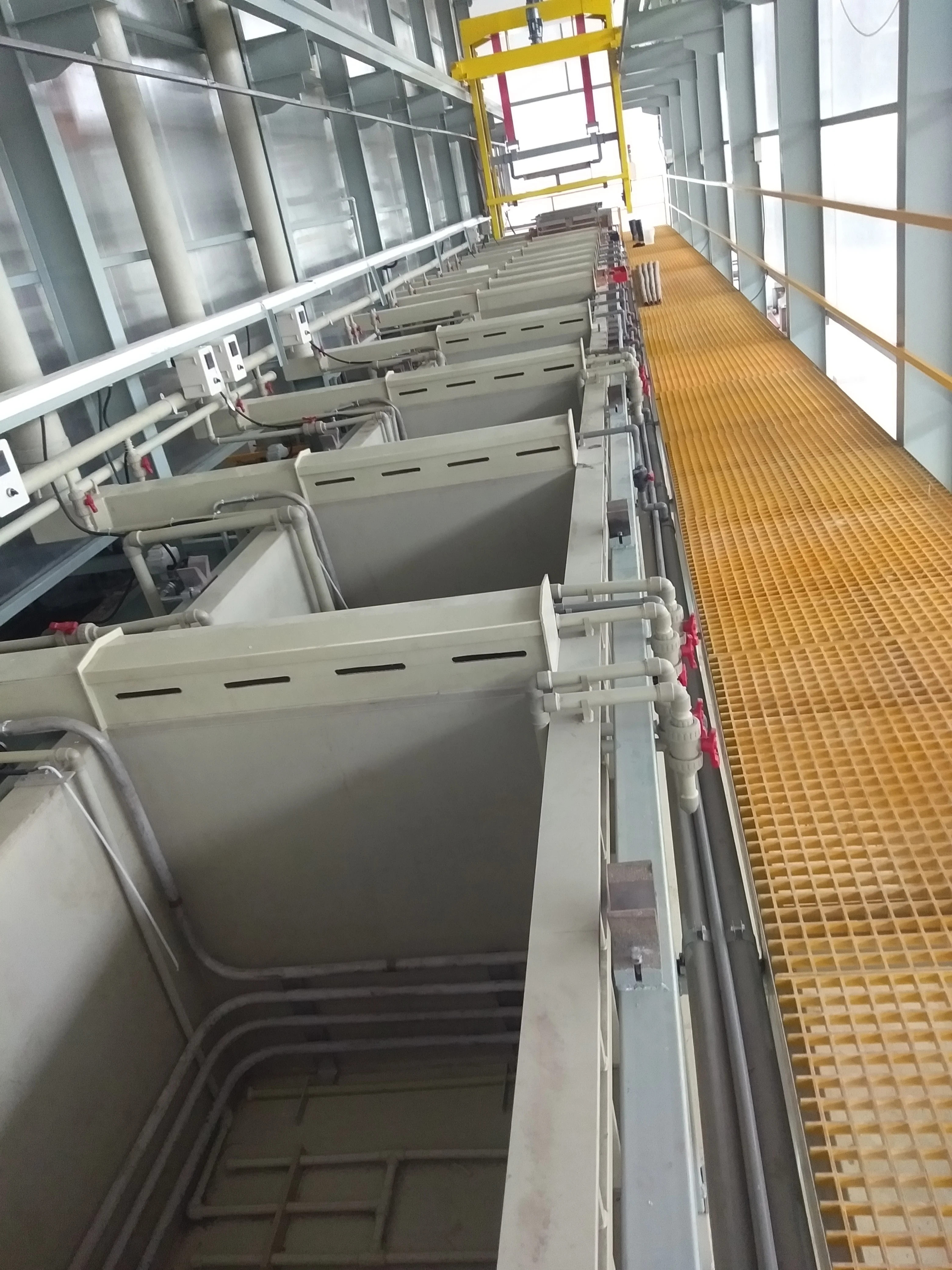 
 25 лет, автоматическая металлическая линия обработки поверхности с закрытой рамкой для защиты окружающей среды  