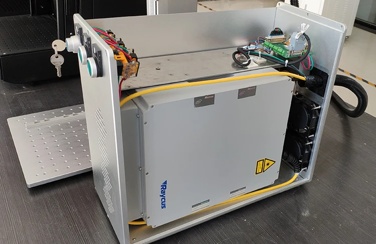 High Configuration Laser Source Price 20W 30W 50w 100w Raycus Fiber Laser Source