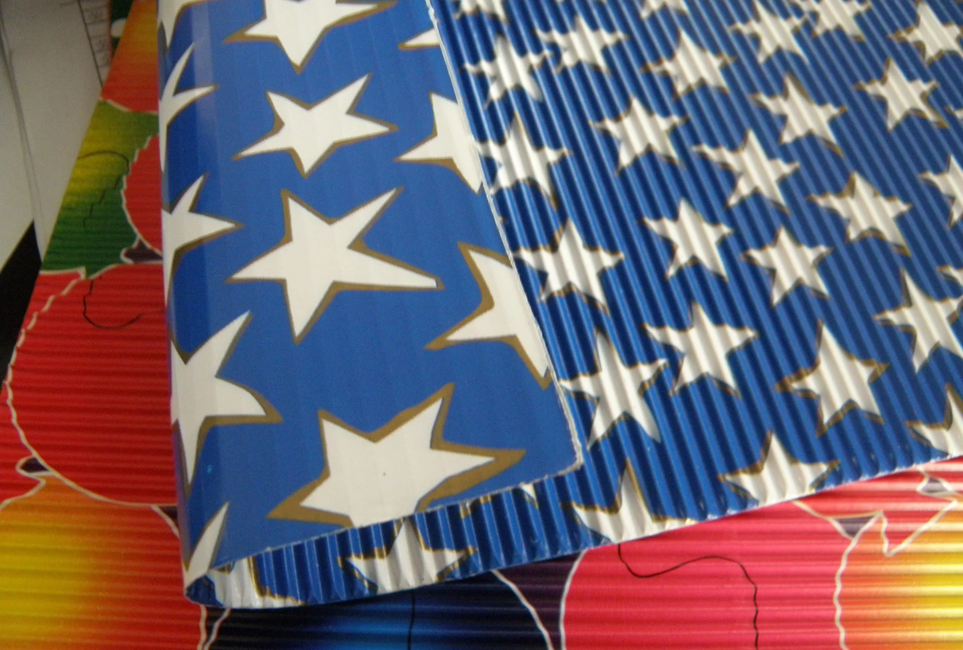 
Цветной лист из гофрированного картона 