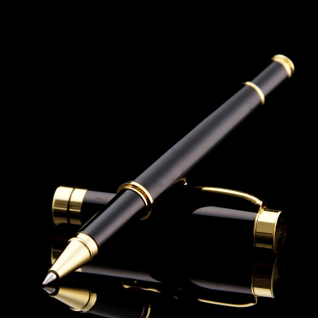 High Quality Metal Roller Pen Set Roller Tip Black and Gold Boss Signature Pens with Extra Ink Refills