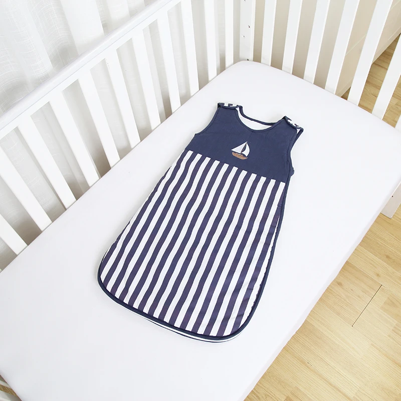 Детский спальный мешок темно-синего цвета с мультяшной