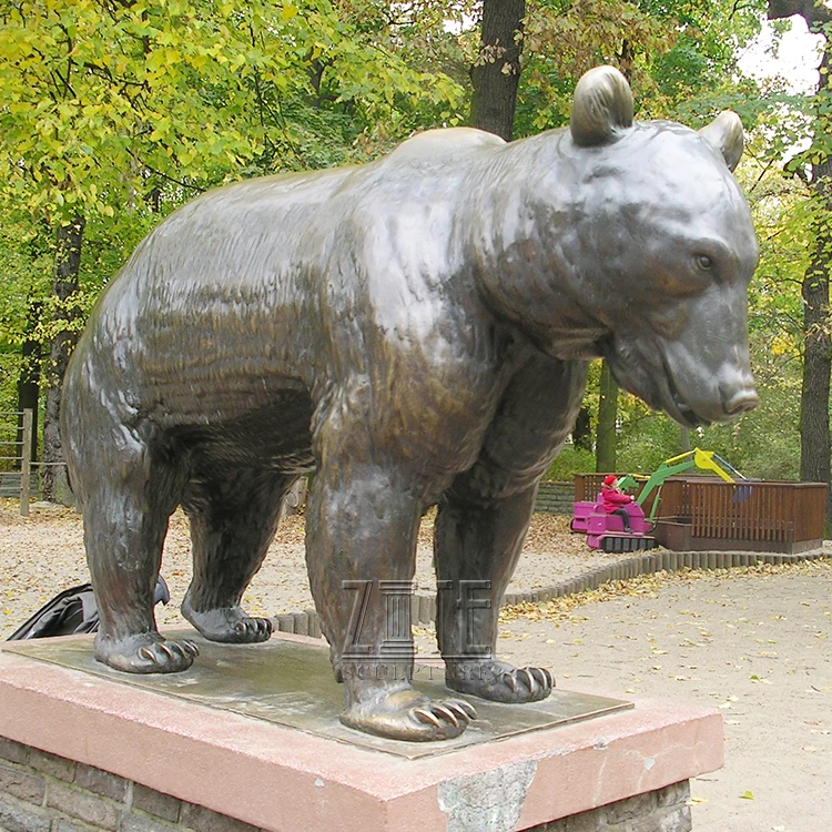 Fine Workmanship Metal Animal Statue Life Size Bronze Bear Eating Fishing Sculpture for Sale