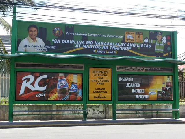 Smart Bus Shelter Air Conditioned Bus Station Closed type Bus Stop with Advertising Light Box Outdoor in Dubai UAE
