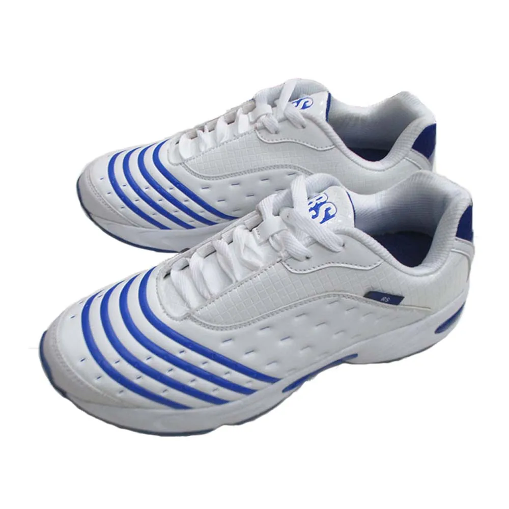 spike tennis shoes