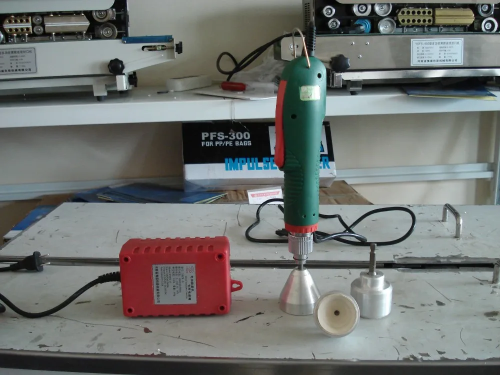 Удобная машина для закупорки бутылок для пластиковых крышек с винтовым креплением