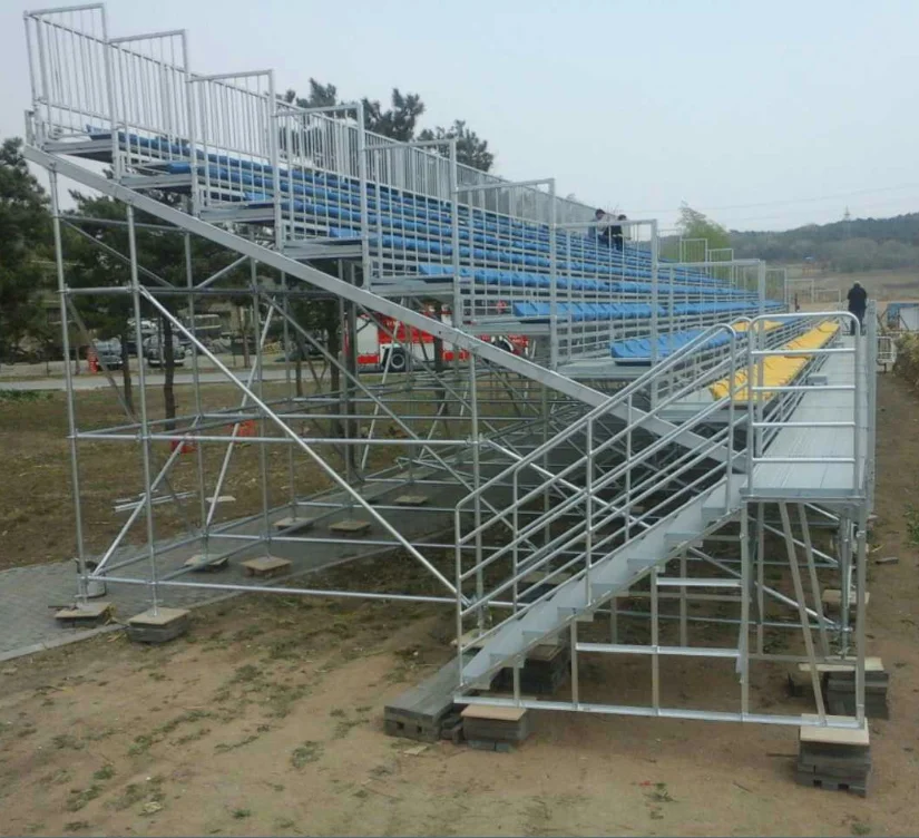 
 Стальной трехлучевой пляжный мяч, временные стойки для поля, футбольные трибуны  