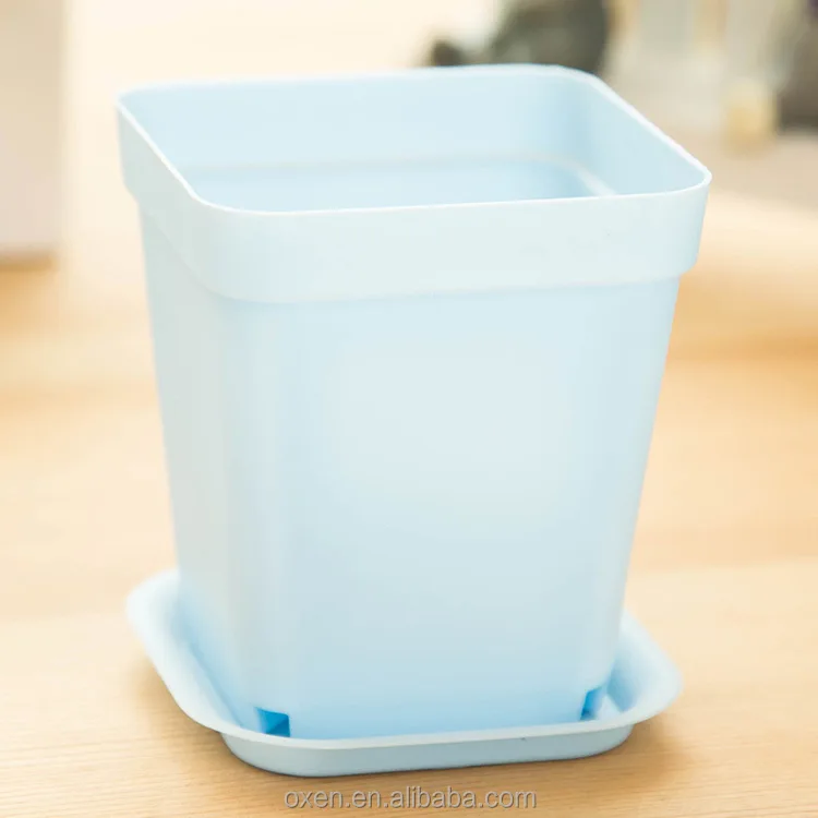 Пластиковый чайник для полива сада объем 10 л