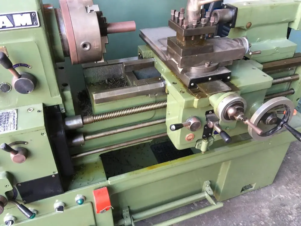 Used Universal Taiwan Yangiron Lathe Ben Length 1000mm