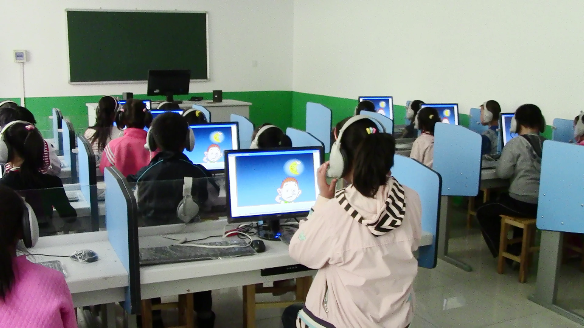 United Arab Emirates digital language learning speech laboratory speech lab equipment for middle east market