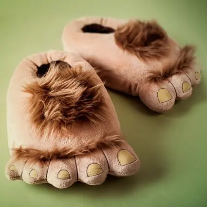 GroBhandel Custom Furry Big Foot Monster Abenteuer Slipper bequeme Neuheit Warme Winter Big Hobbit FuBe Hausschuhe fur Manner Alibaba