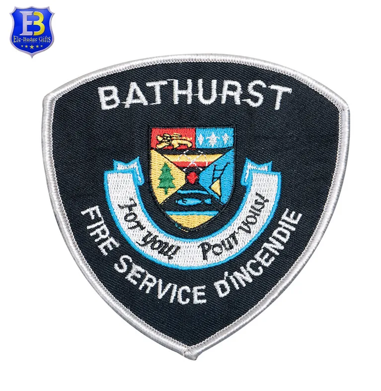 Заводская цена индивидуальные вышитые нашивки логотип одежды брендовая этикетка