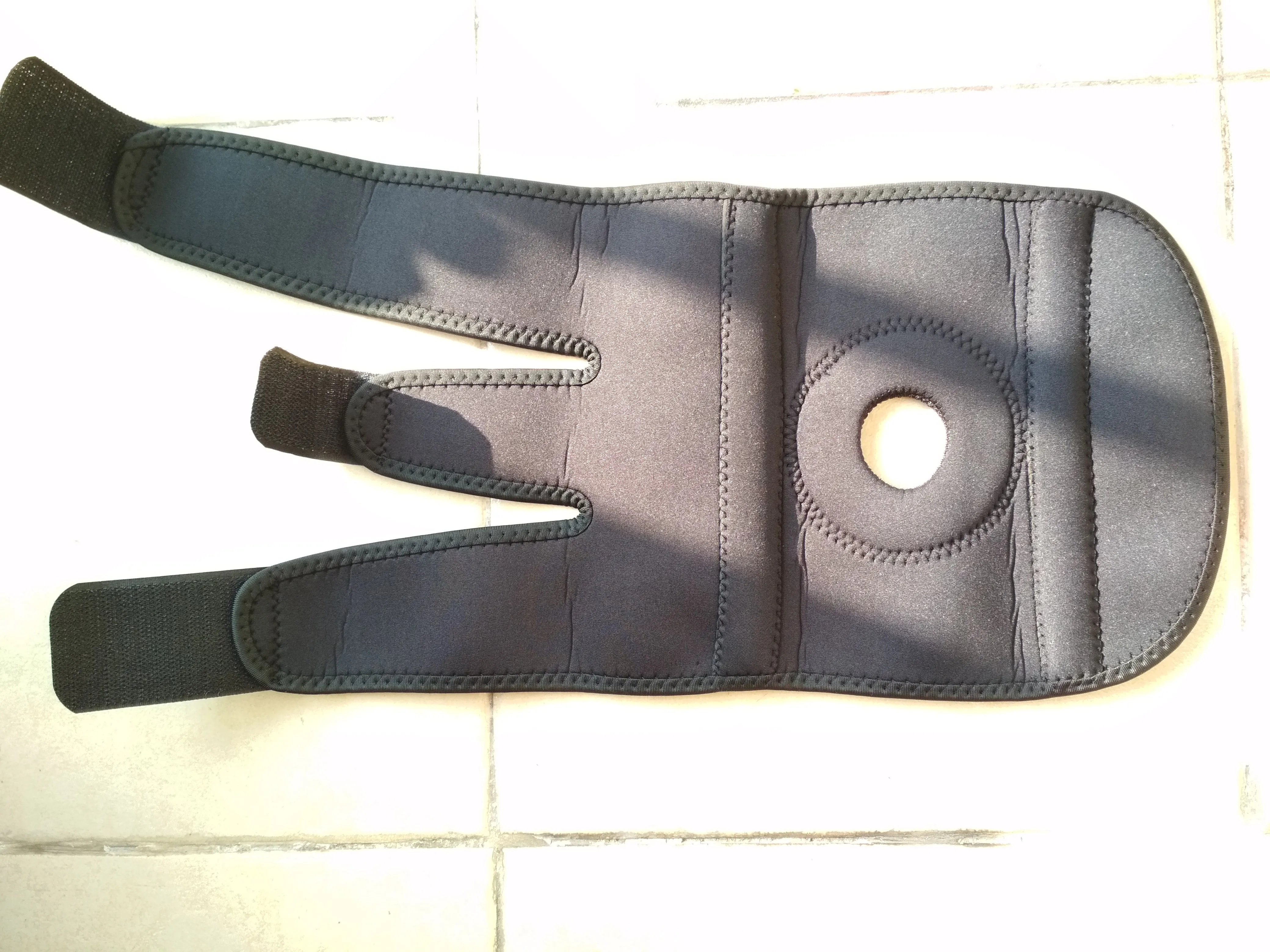 Фиксатор коленного сустава, стабилизатор открытой коленной чашечки с регулируемой обвязкой и очень толстым дышащим неопреновым рукавом # DS-02