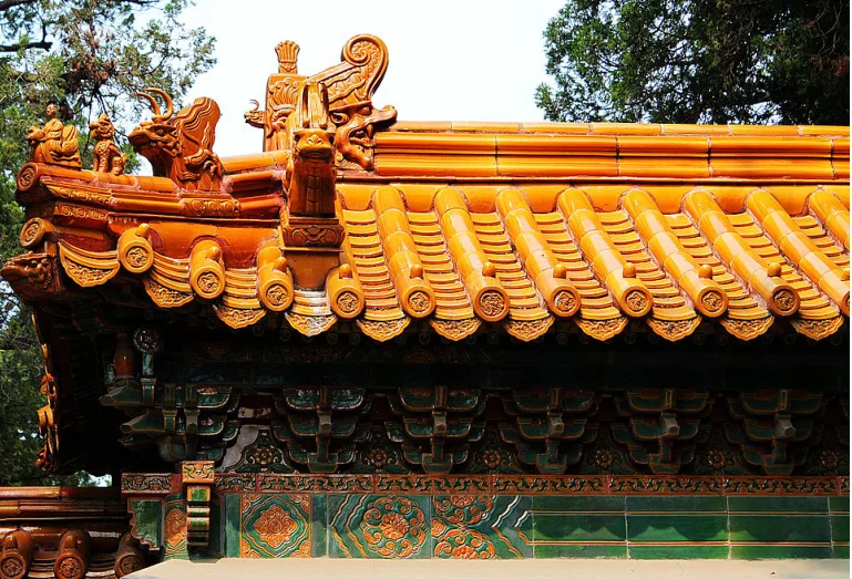伝統的な中国仏教寺院の屋根瓦、ロイヤルイエロー釉薬セラミック屋根瓦